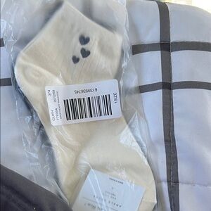 LOFT Cream Ankle Socks with Navy Heart Detail 2 pair in nwt